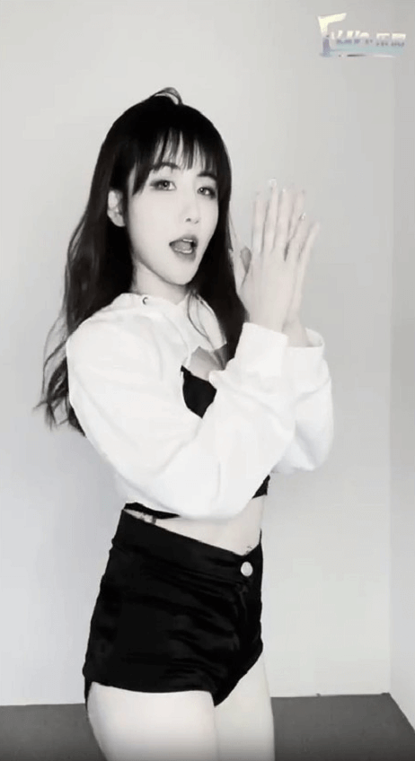 雀儿-性感变身